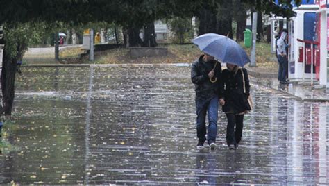 Saat verildi: İstanbul'a yağış geliyor